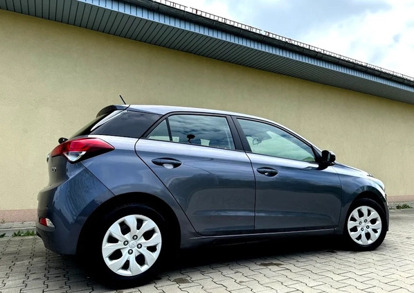 Hyundai i20 cena 35900 przebieg: 98000, rok produkcji 2018 z Biała małe 407
